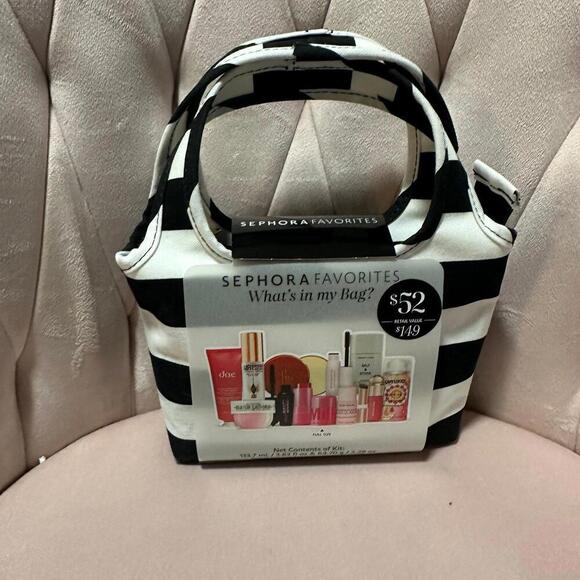 Sephora favorites Whats in my bag! - Picture 2 of 3